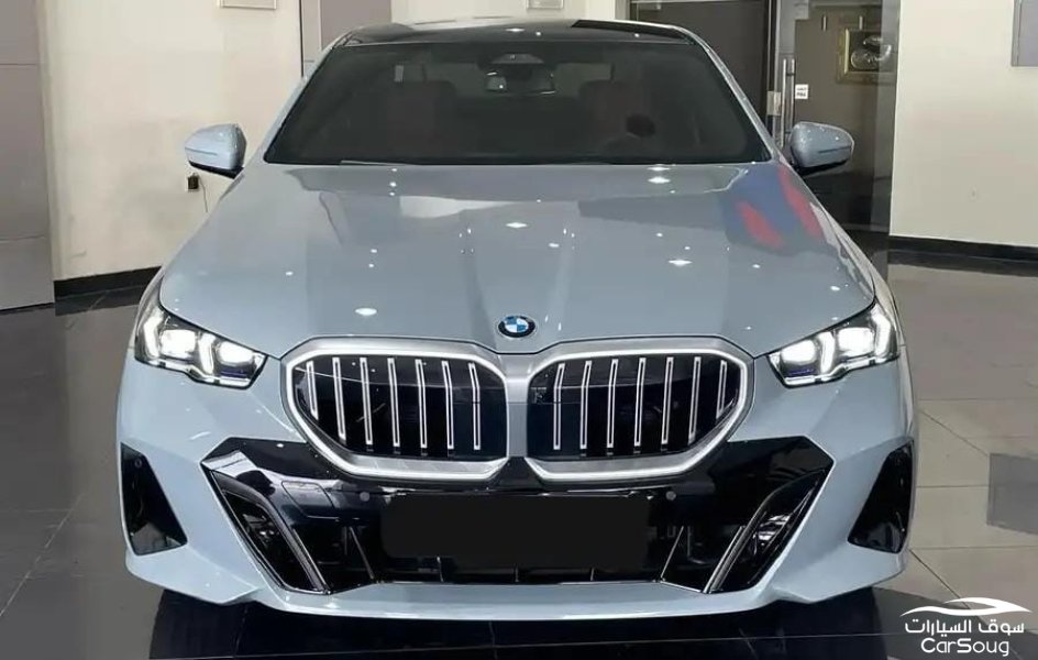 بي ام دبليو 530 i فل كامل موديل 2025 شبه جديده