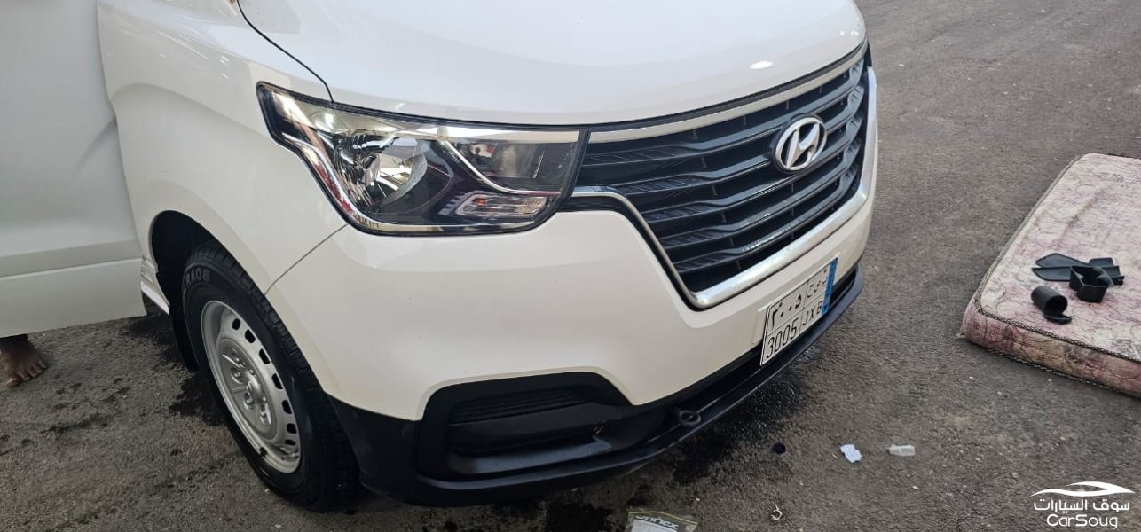 هيوندايH1 بضاعه للتنازل باقي 19 قسط وممشى اقل من 5000