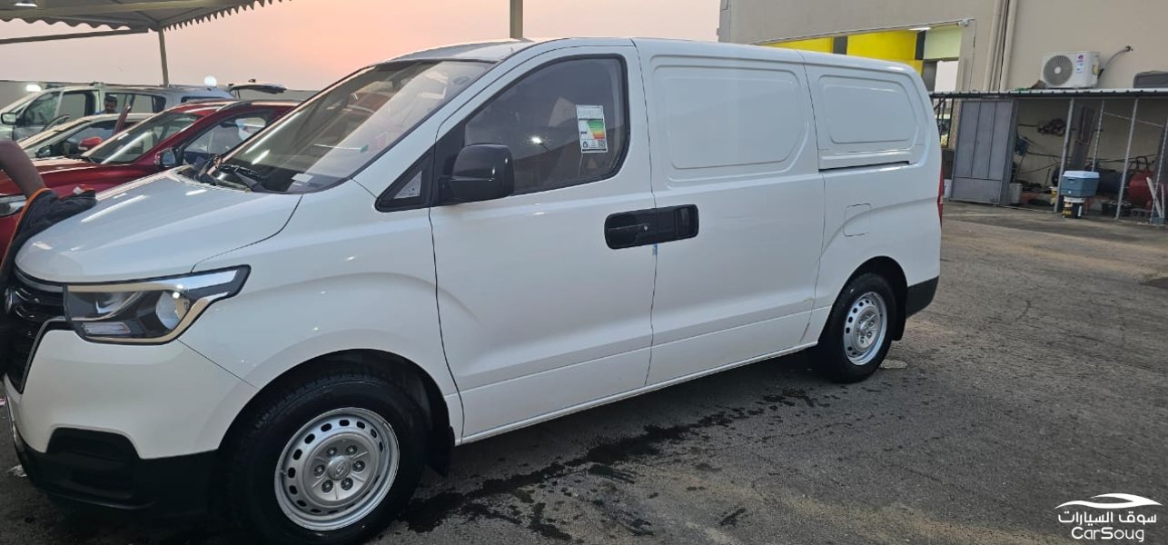 هيوندايH1 بضاعه للتنازل باقي 19 قسط وممشى اقل من 5000