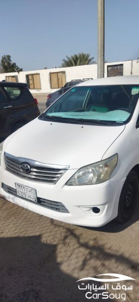 تويوتا انوفا موديل 2015