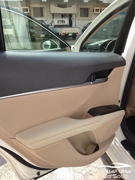 تويوتا كامري LE موديل 2024